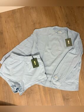 NWT Daily Drills Oversized Thermal with super short- Powder